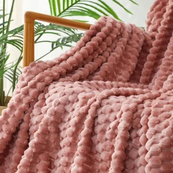 Super Cozy Plush Boho Salmon Colored Throw Blanket NWT - Picture 3 of 5